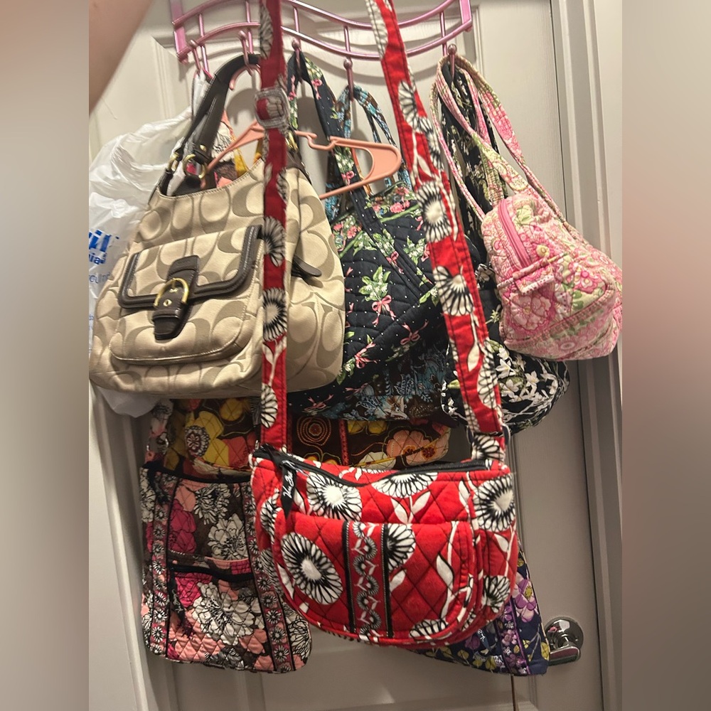Vera Bradley- Deco Daisy pattern- small saddle bag crossbody